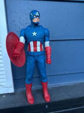 Marvel Avengers Titan Hero Series 20-Inch Captain America Action Figure with Shi